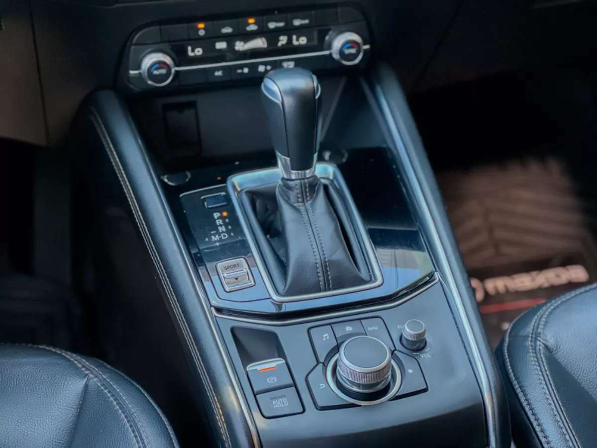 Car image 11