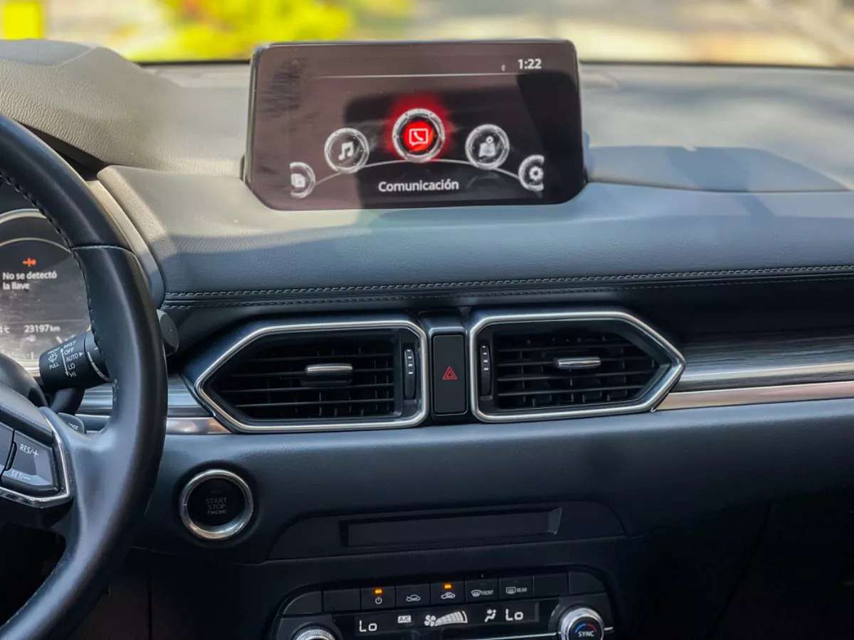 Car image 12