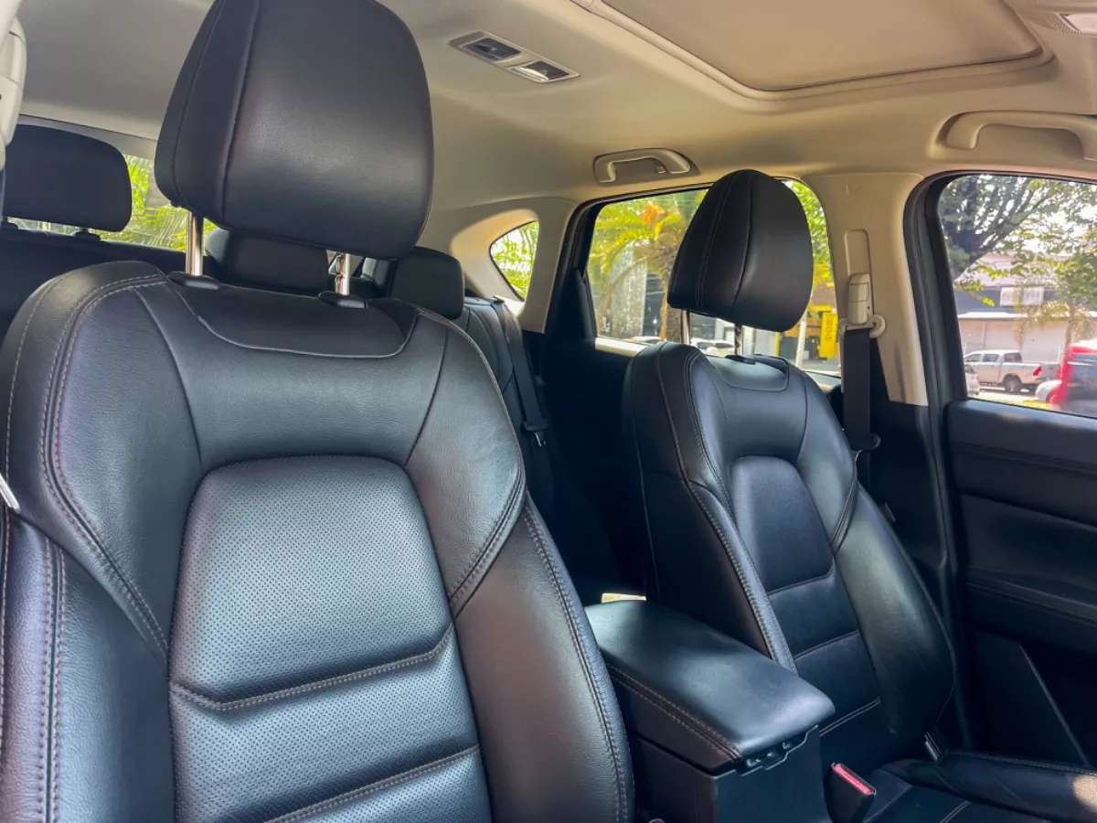Car image 16
