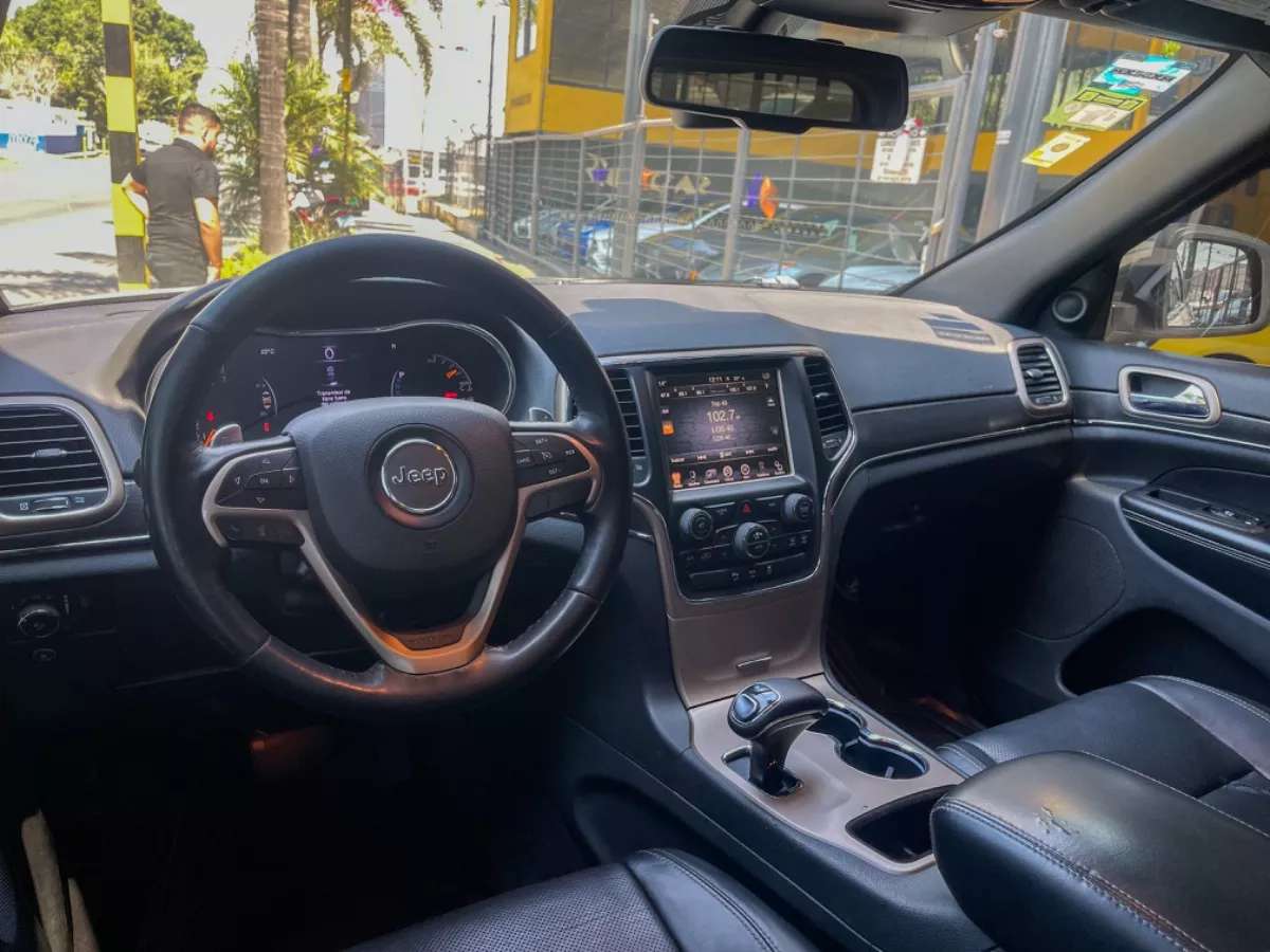 Car image 10