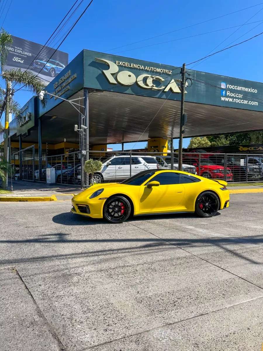 Car image 14