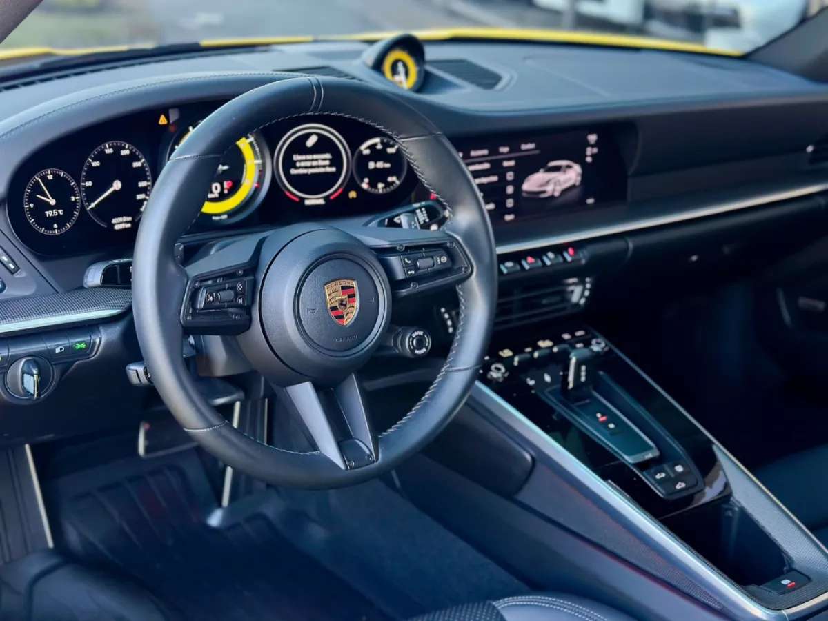 Car image 18