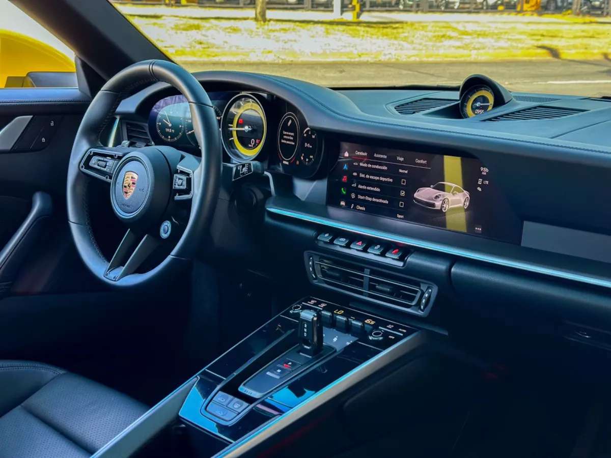 Car image 19