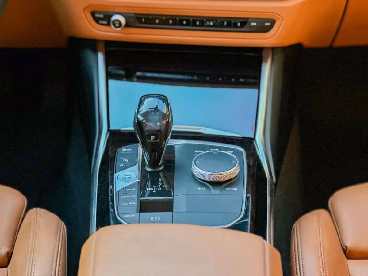 Car image 13