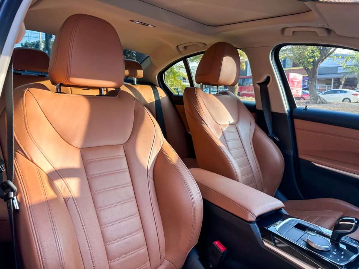 Car image 17
