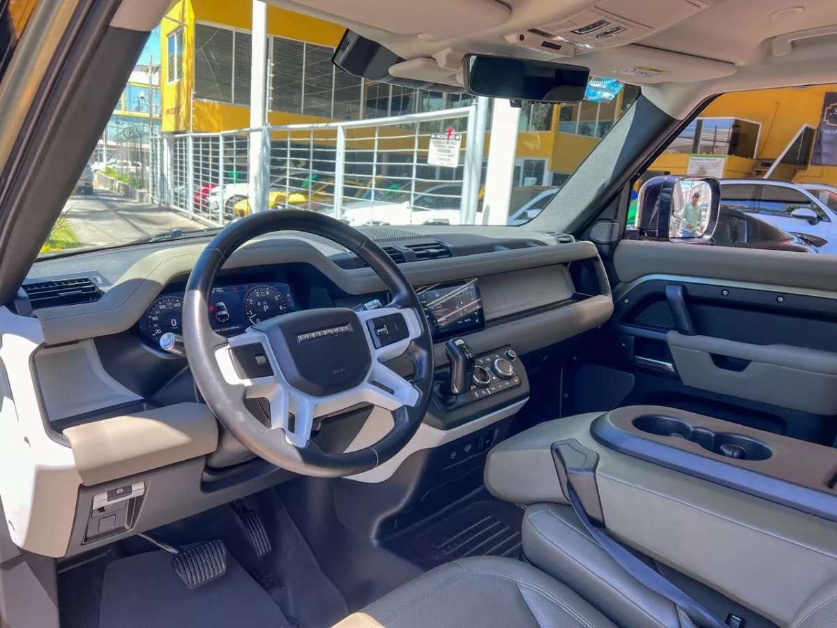 Car image 16