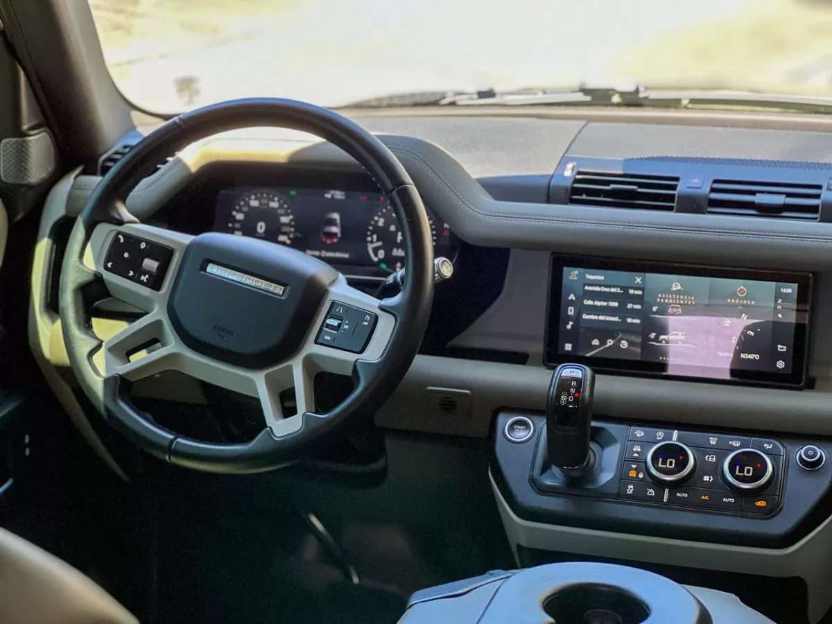Car image 18