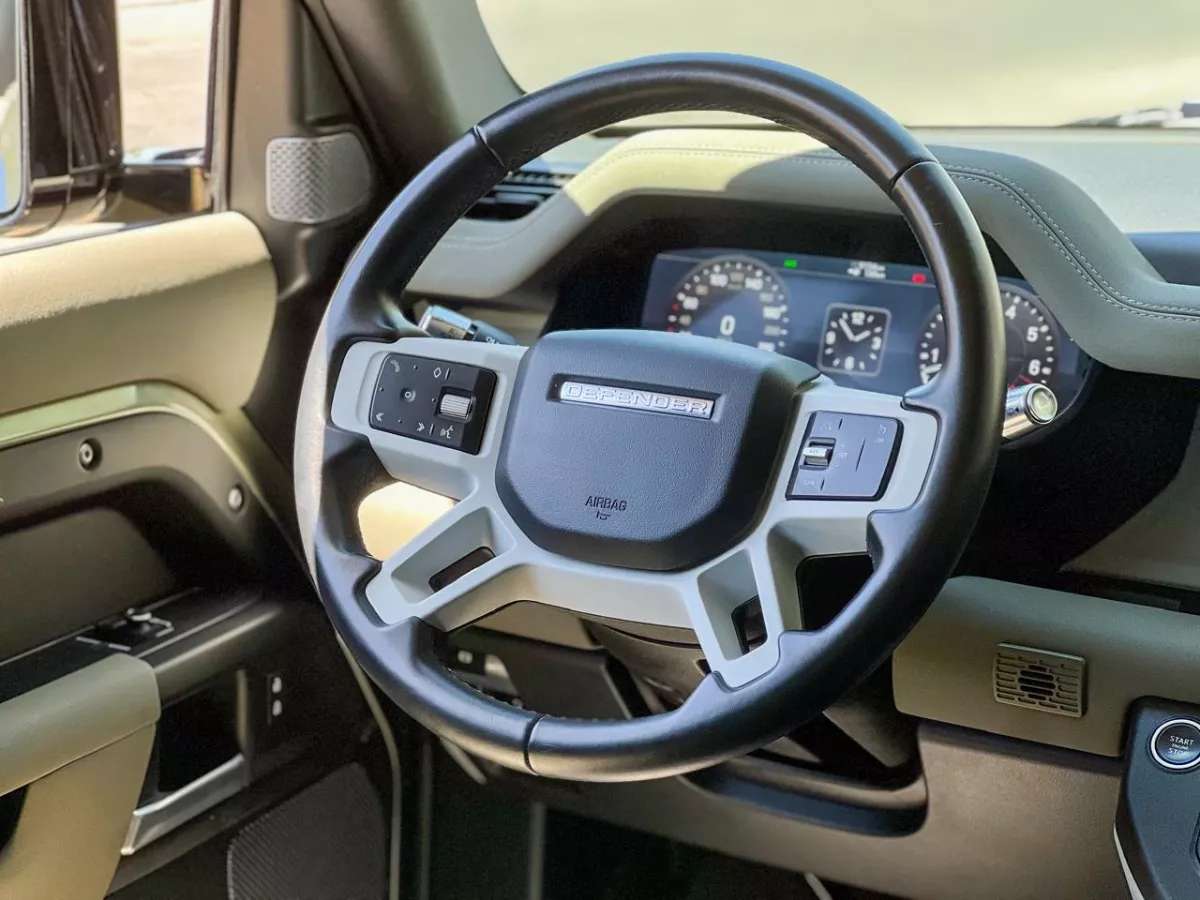 Car image 19