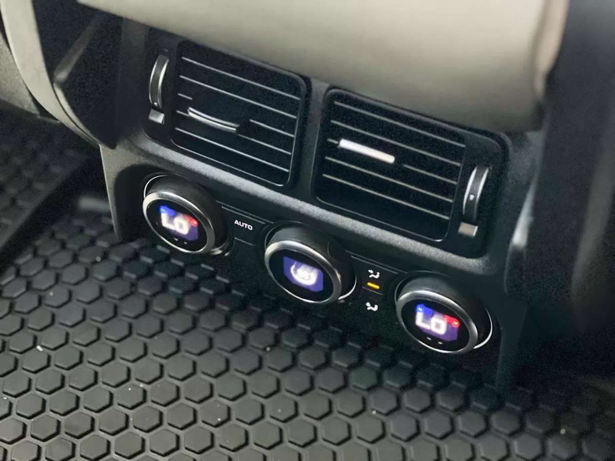 Car image 23