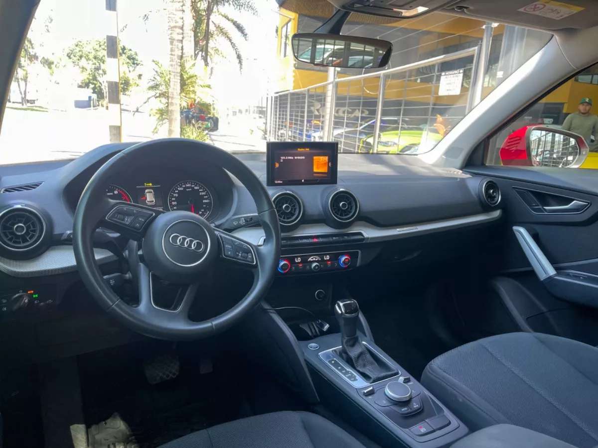 Car image 10