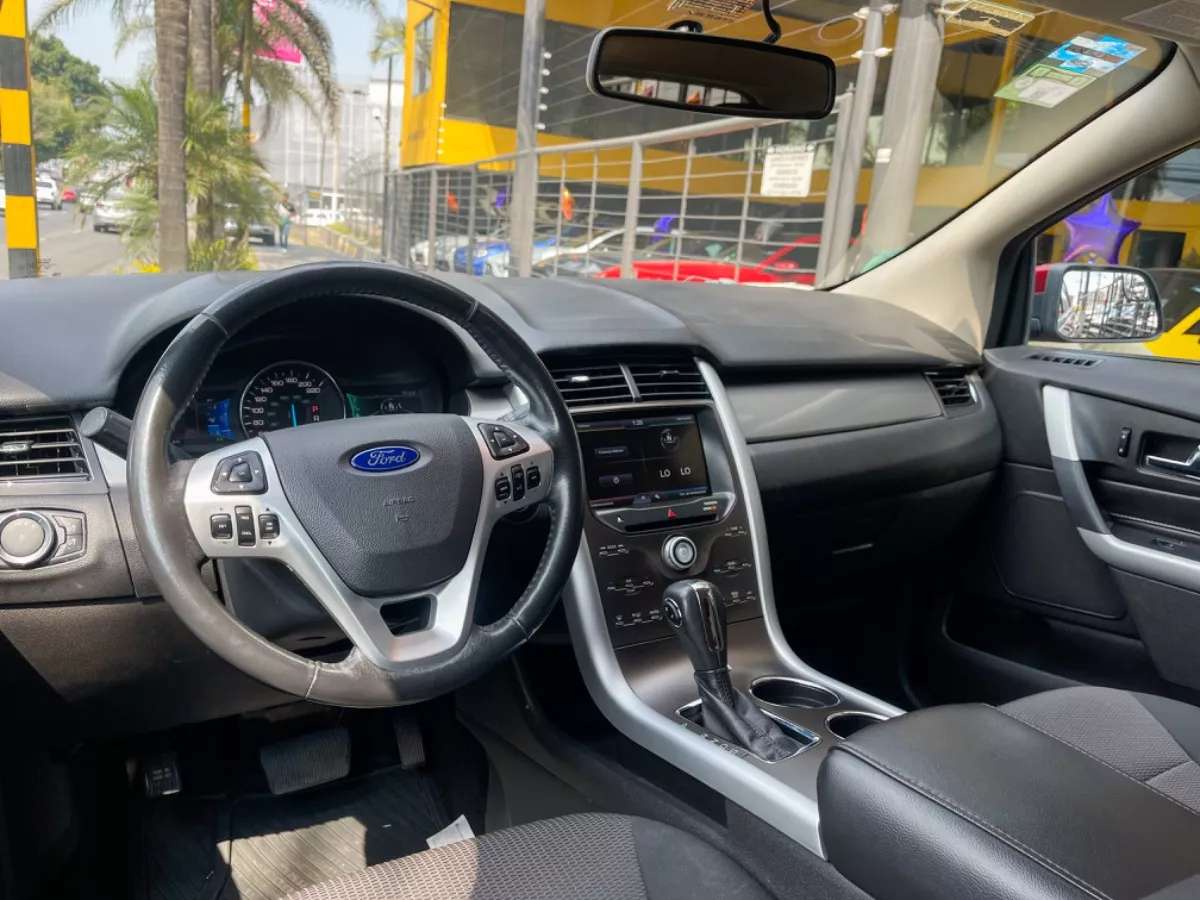 Car image 9