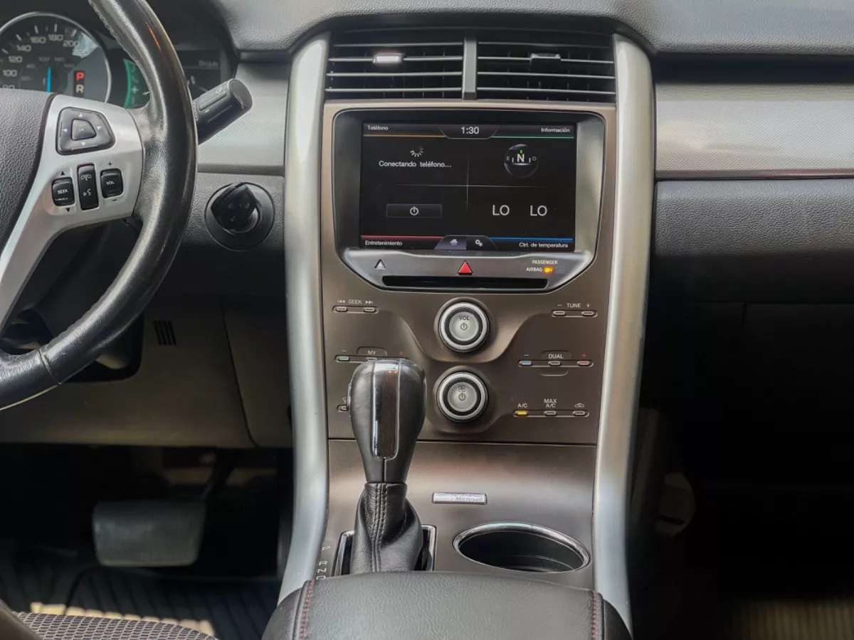 Car image 11