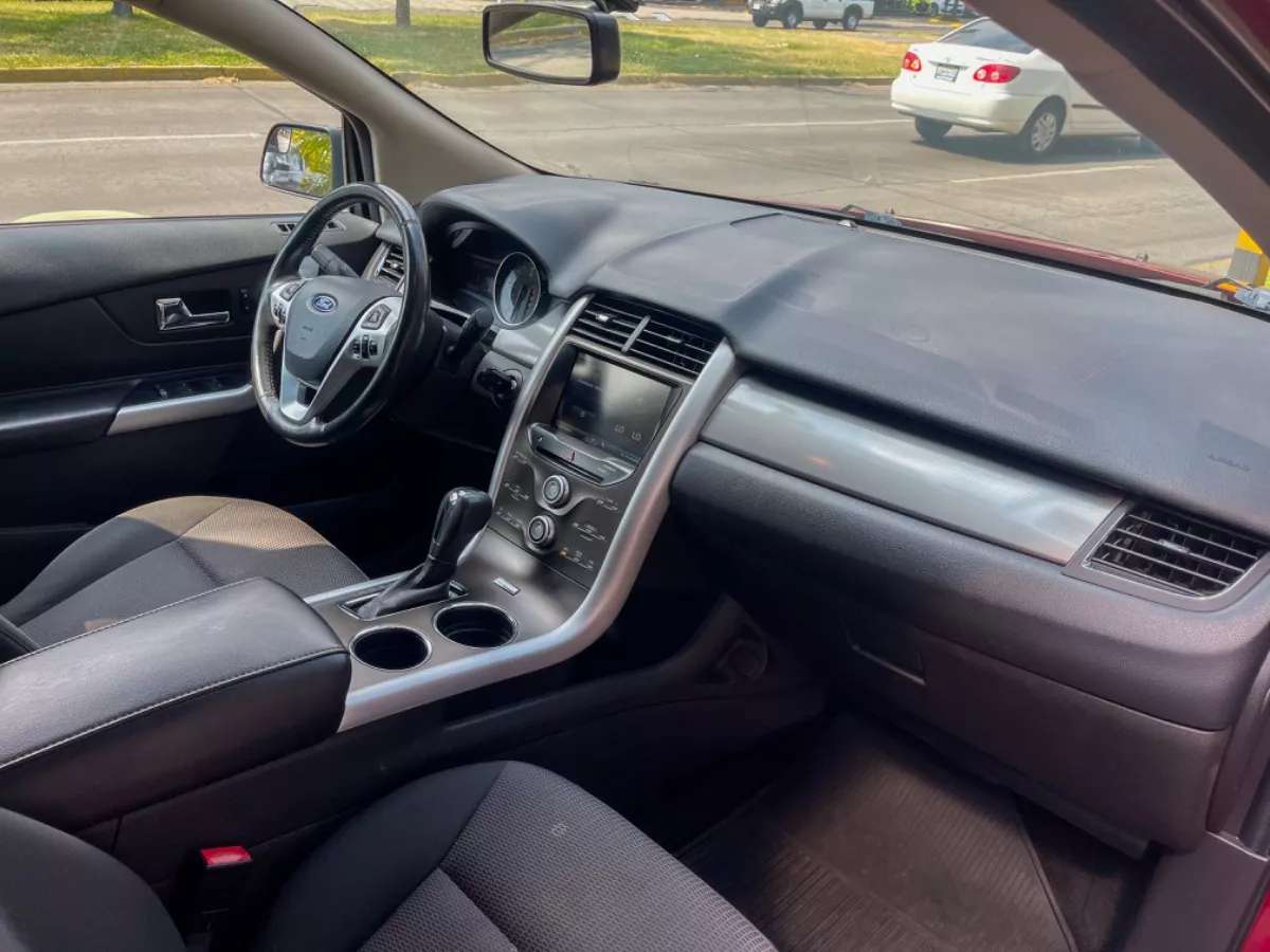 Car image 12