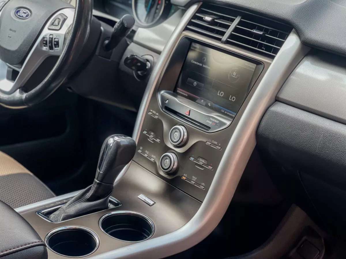 Car image 13