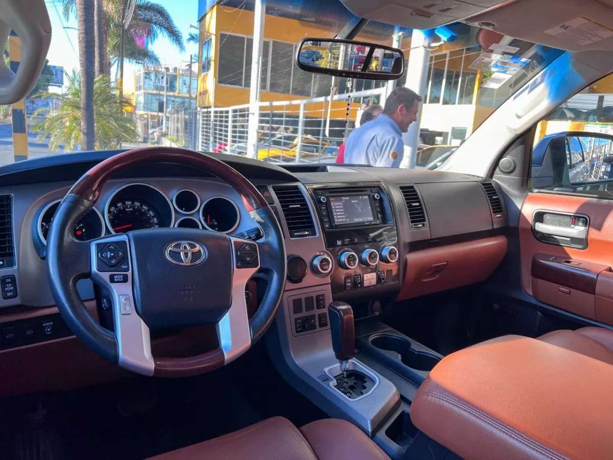 Car image 11