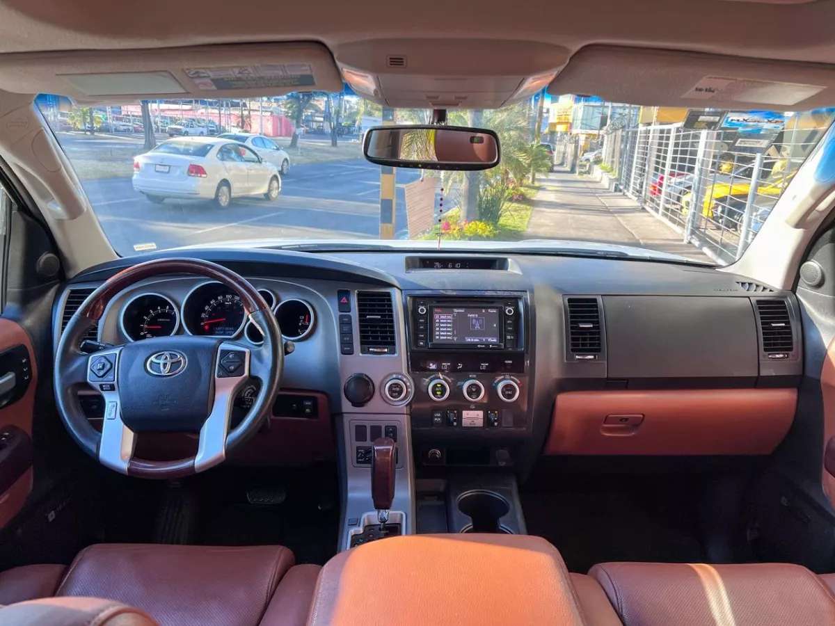 Car image 12
