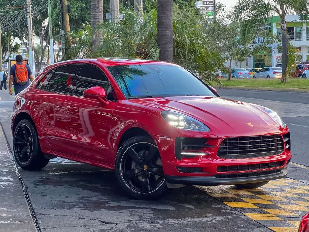 Car image 4