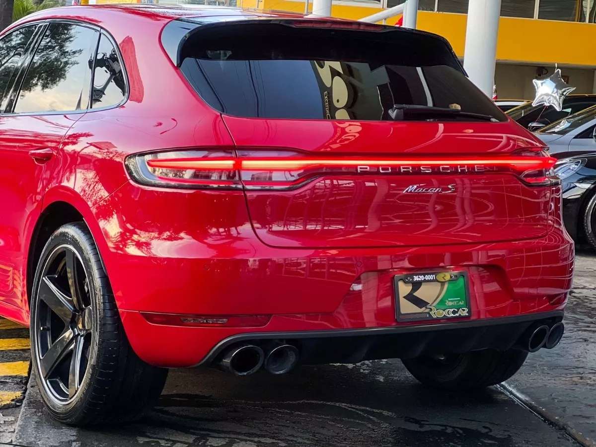 Car image 8