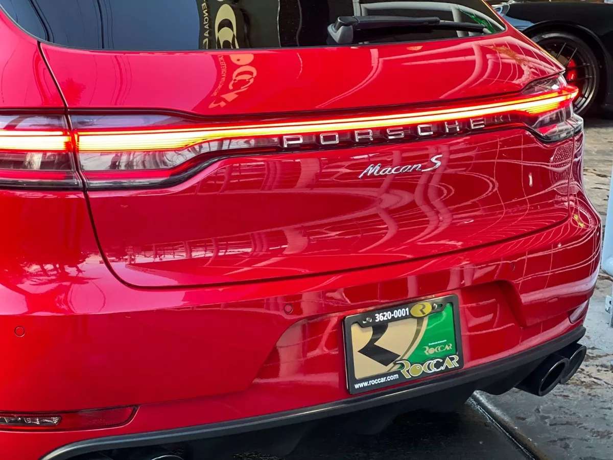 Car image 9