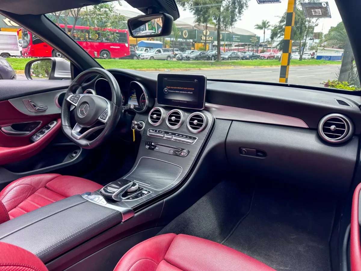Car image 12