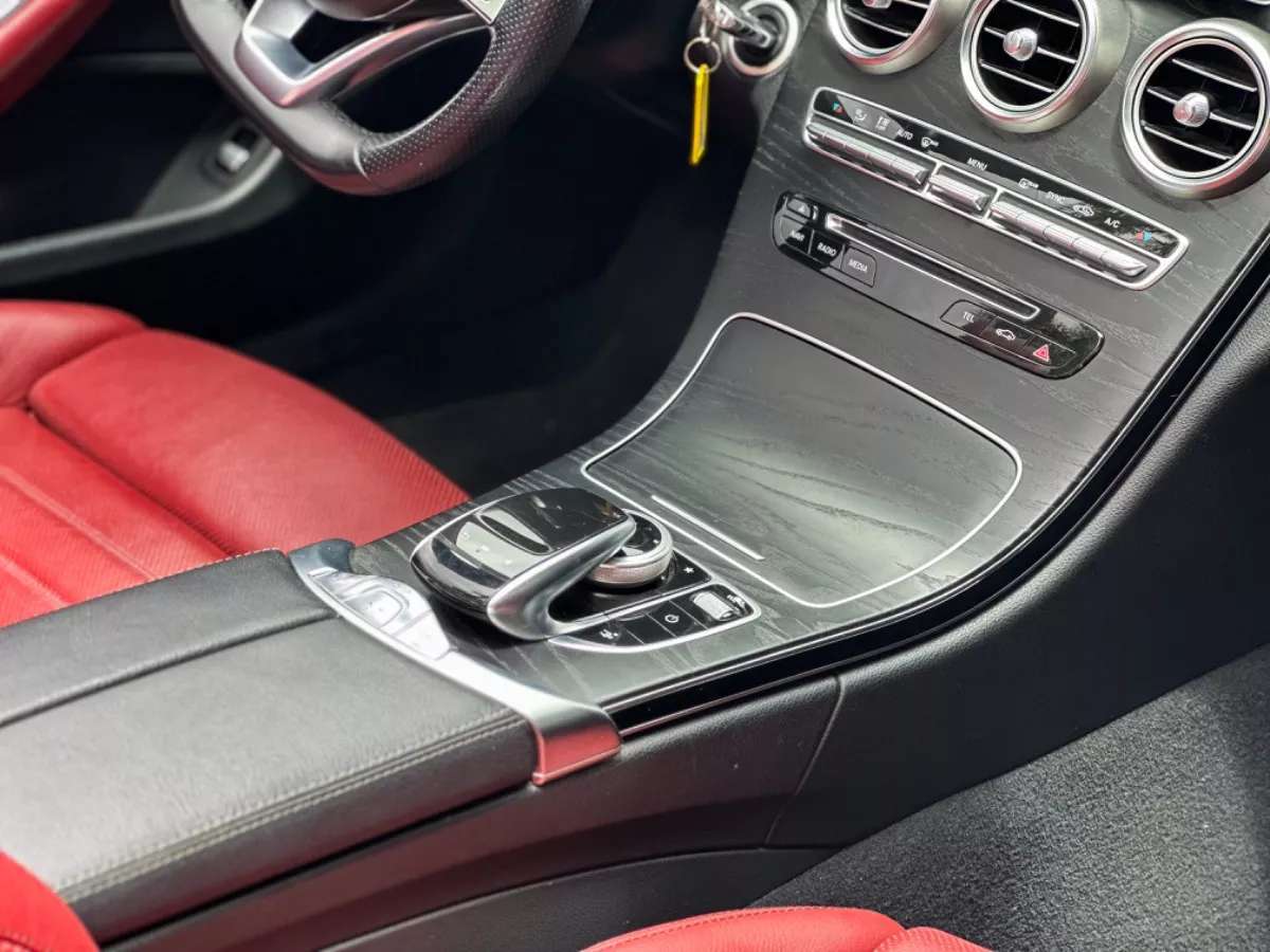 Car image 14