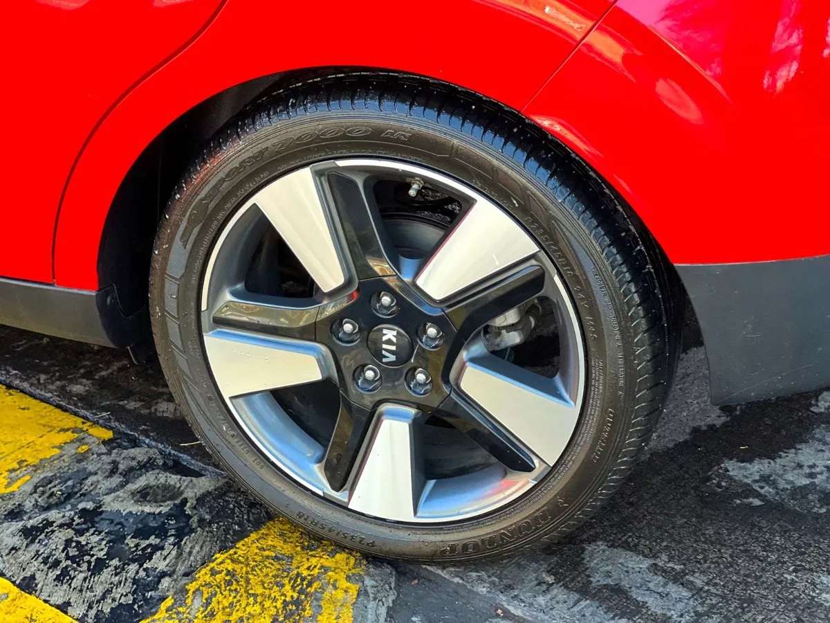 Car image 7