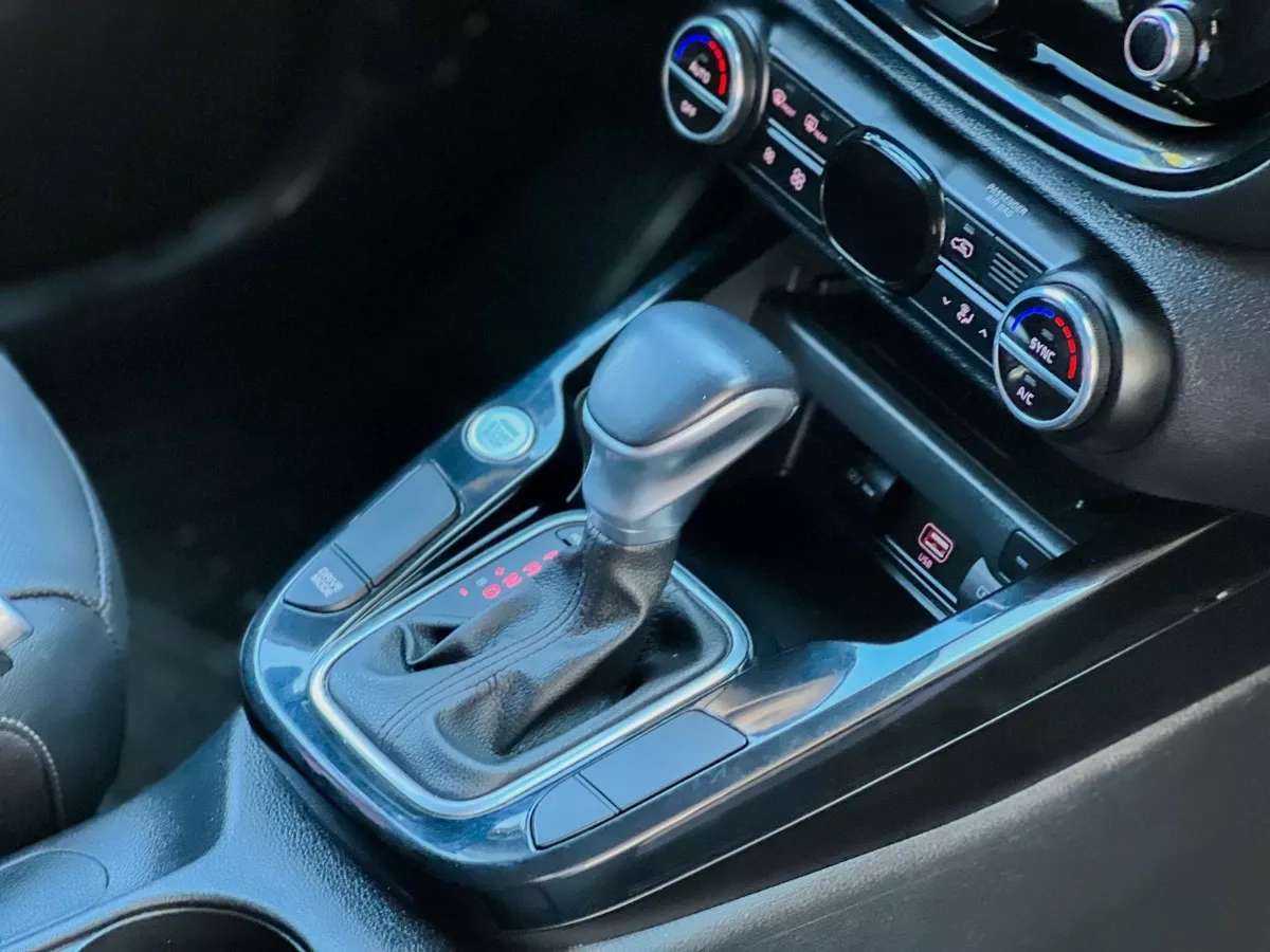 Car image 13