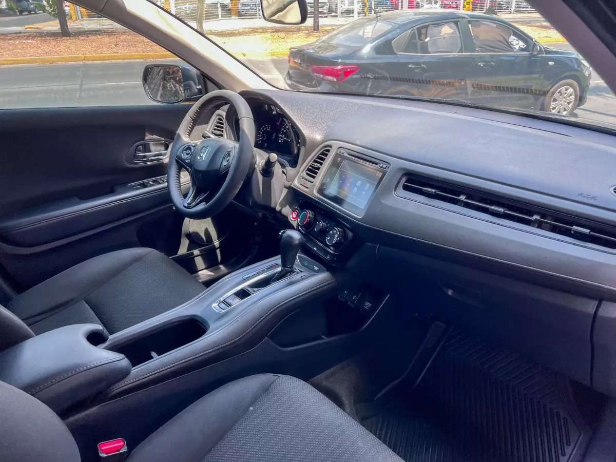 Car image 10