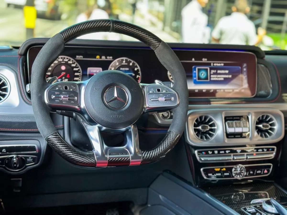Car image 14