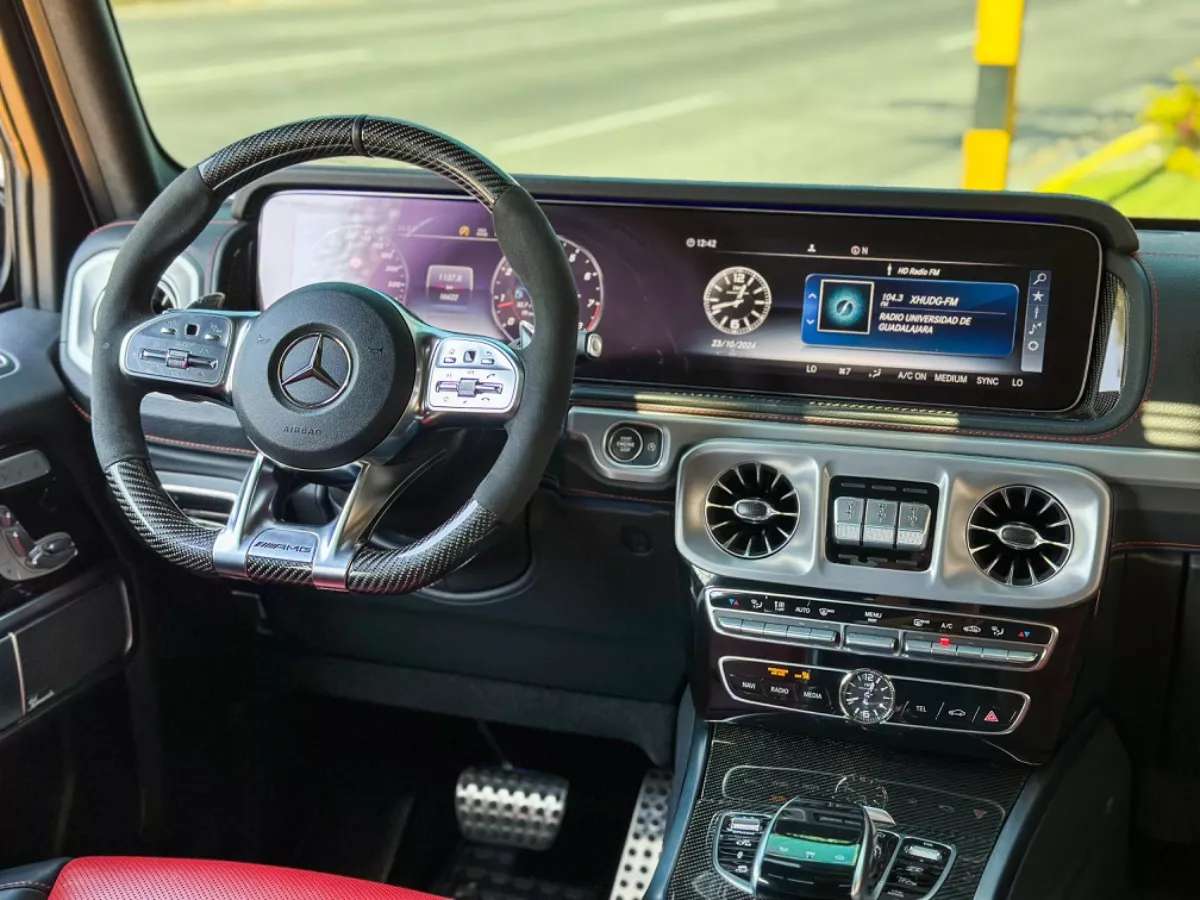 Car image 18