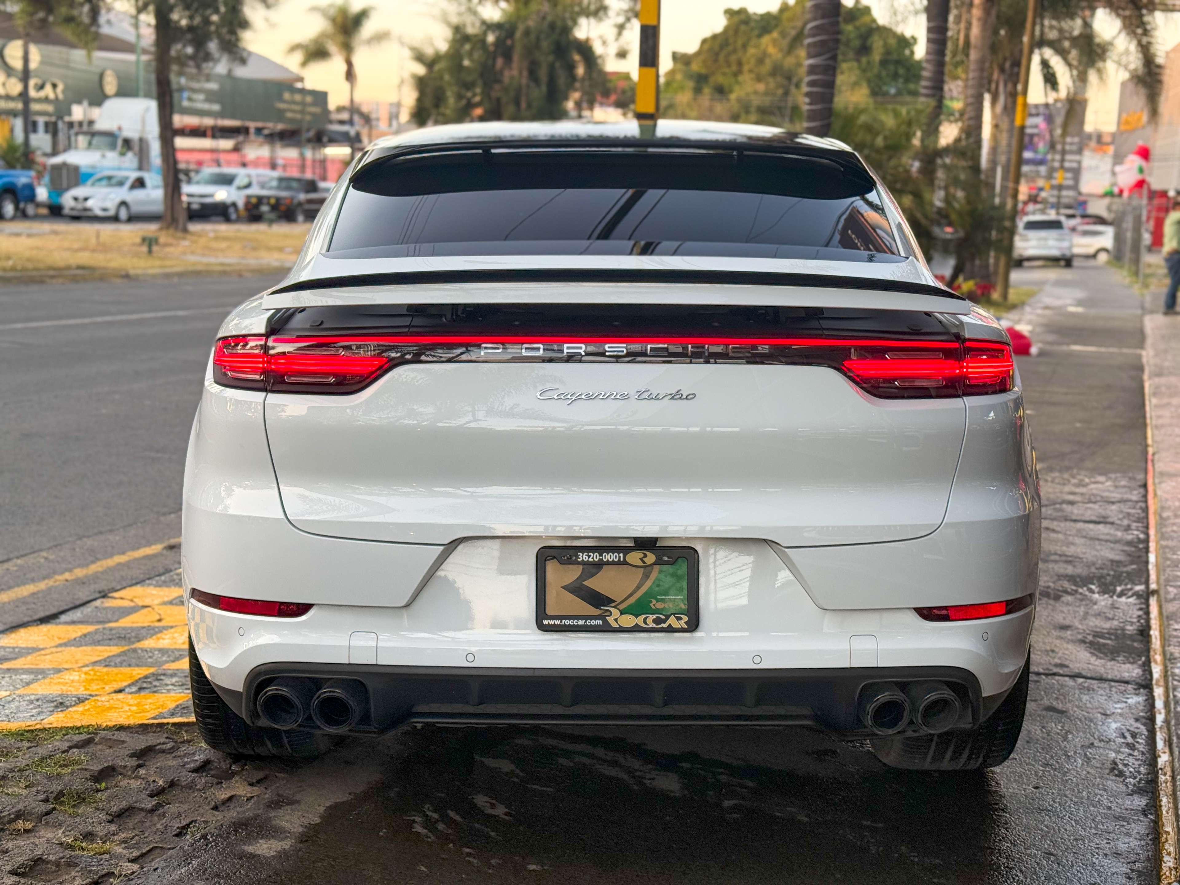 Car image 10