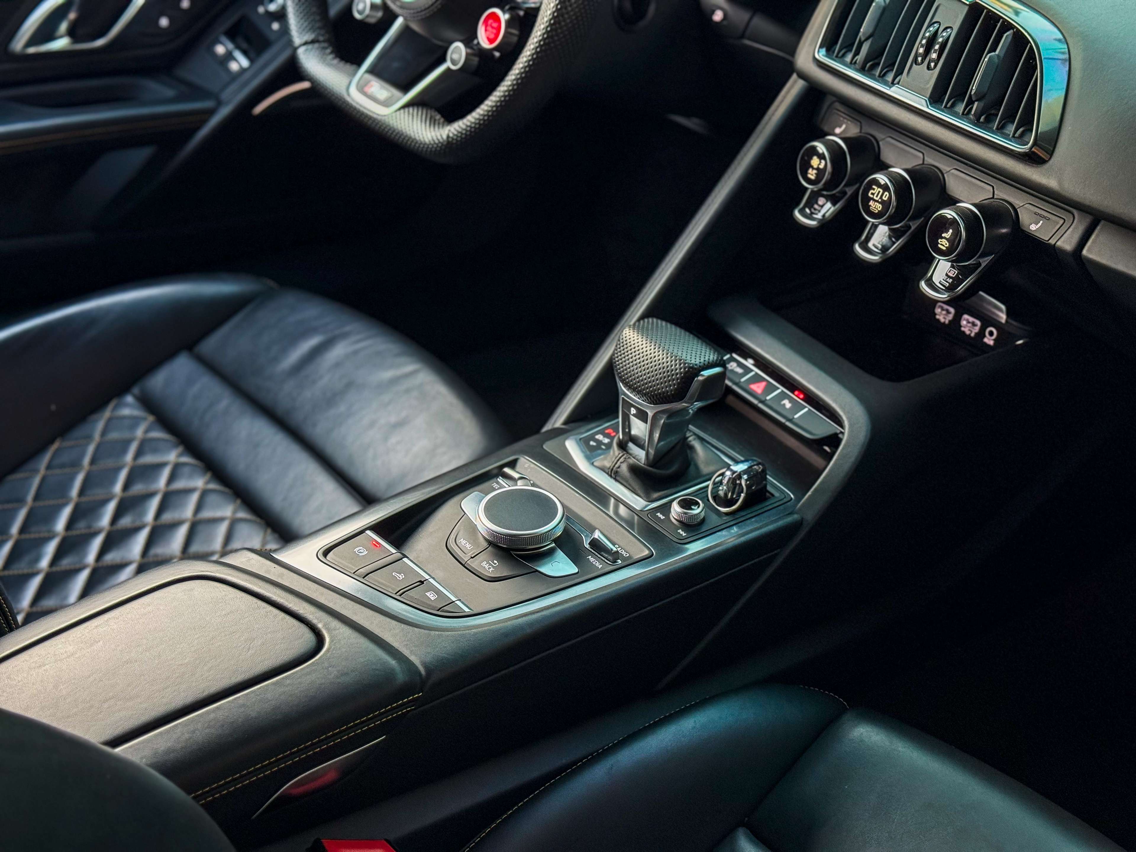Car image 24