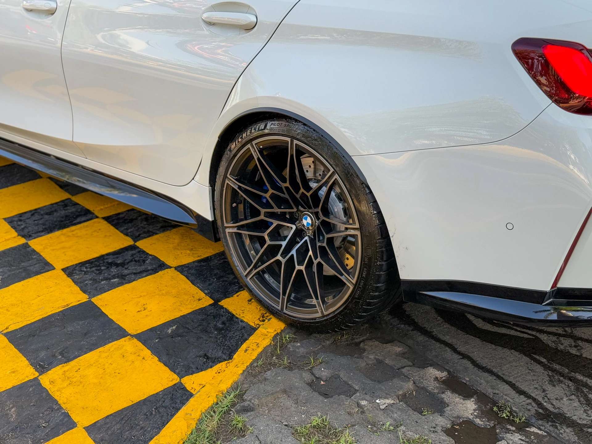 Car image 9