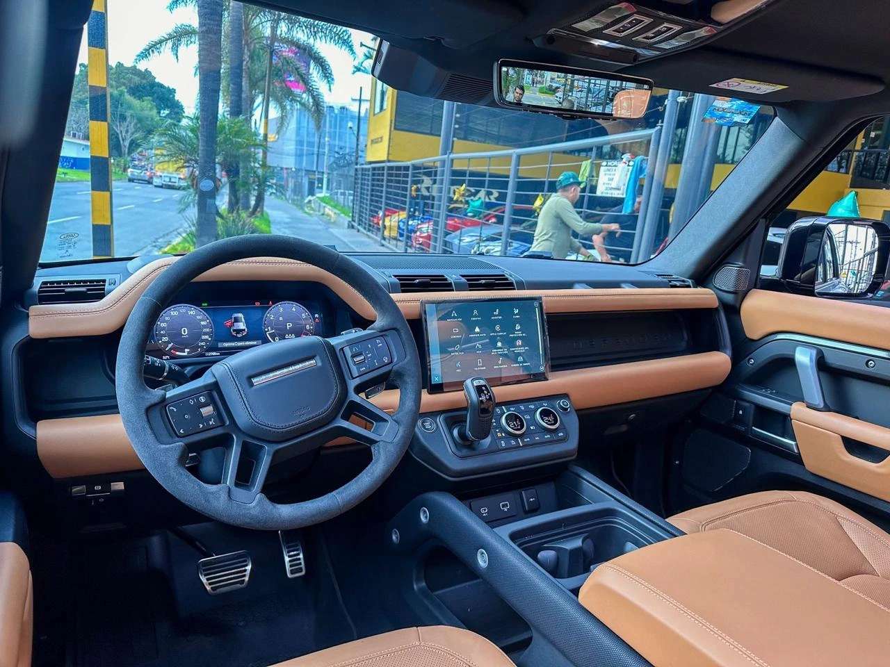 Car image 16