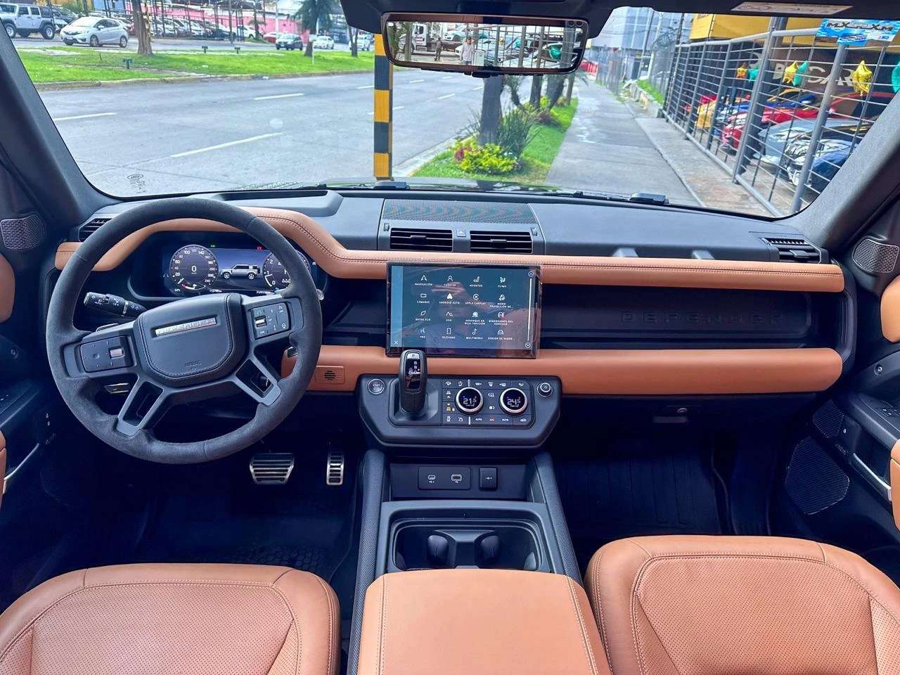 Car image 18
