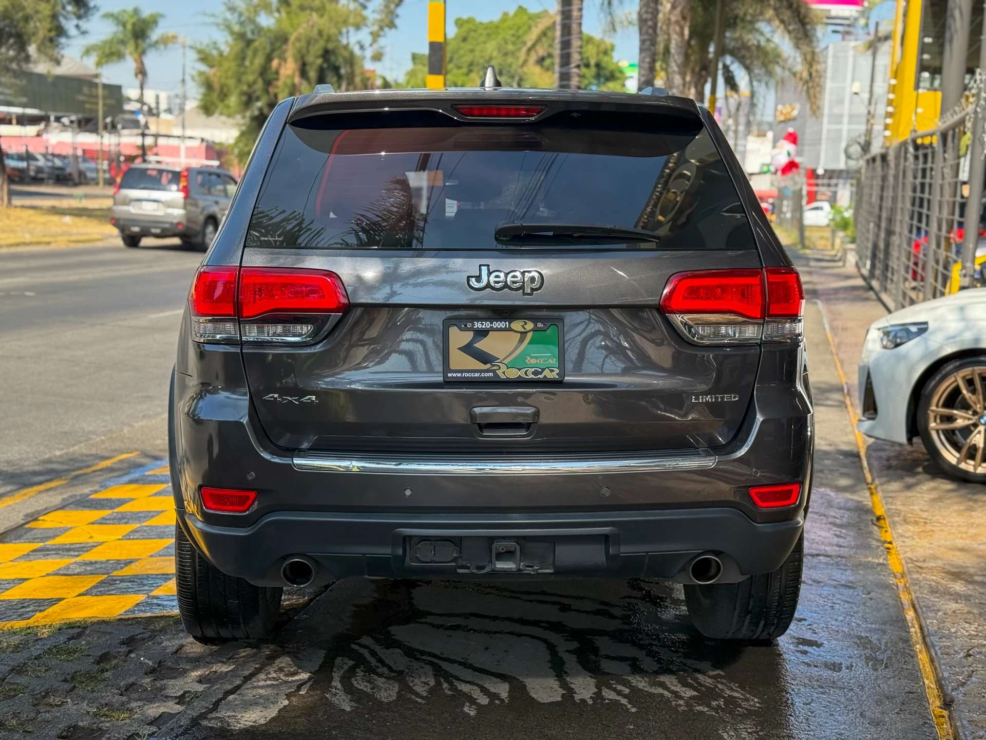 Car image 8
