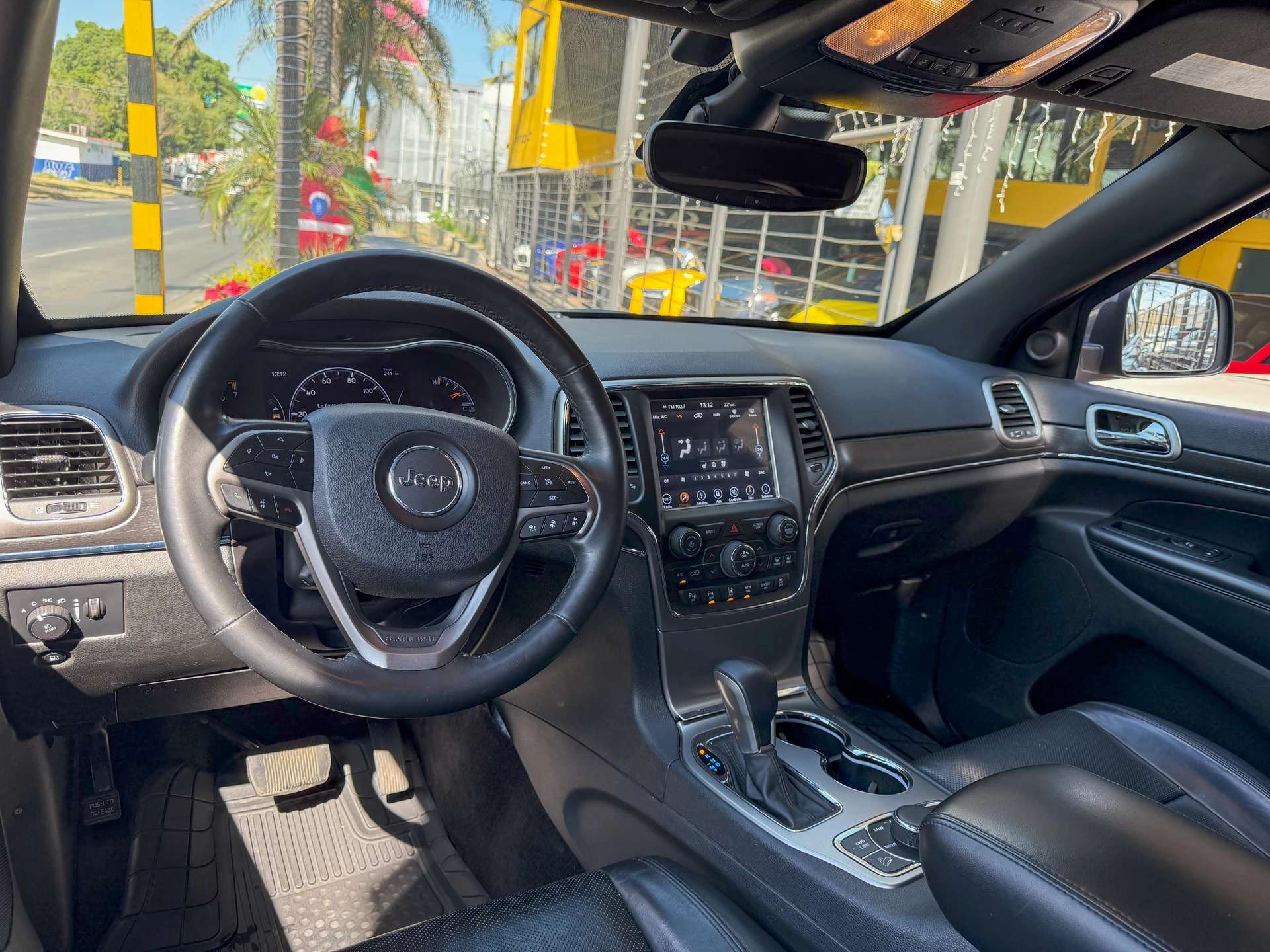 Car image 9