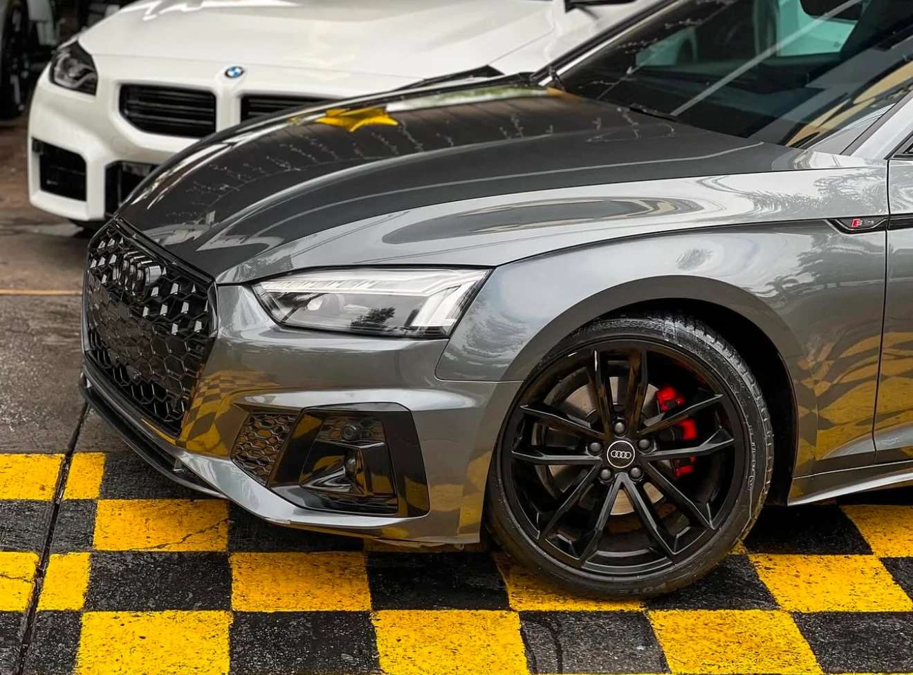 Car image 2
