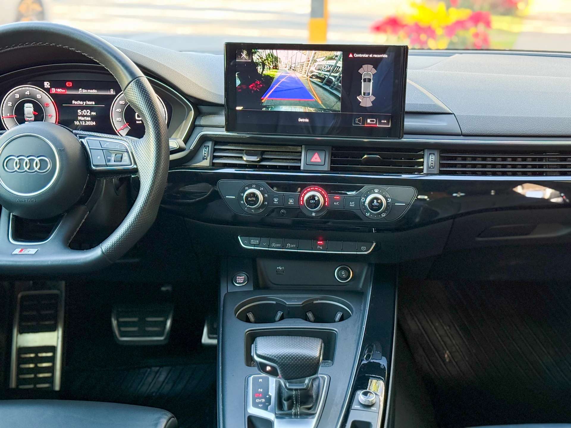 Car image 9