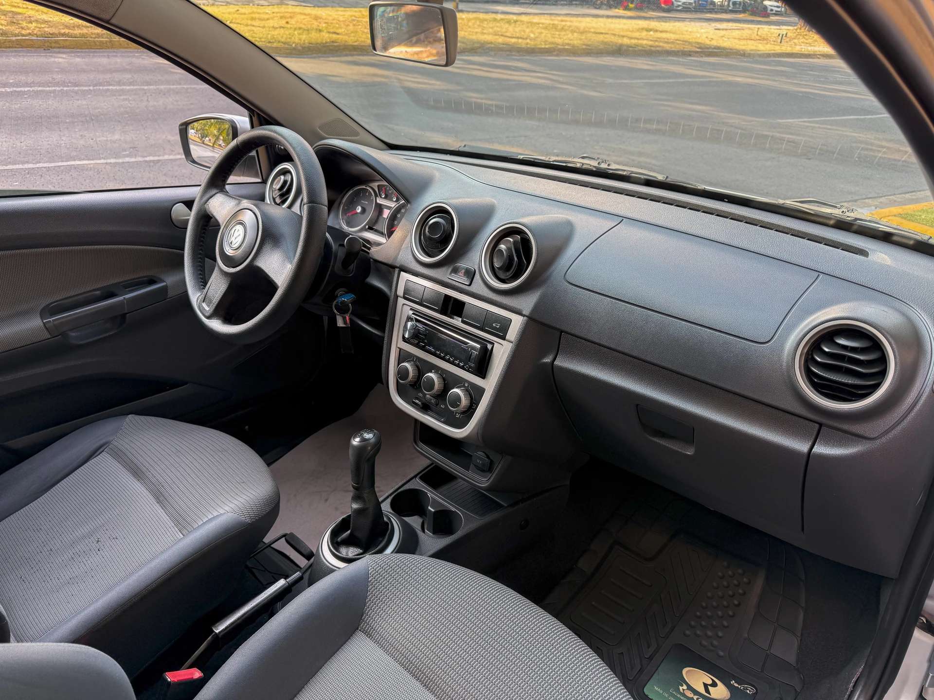 Car image 11