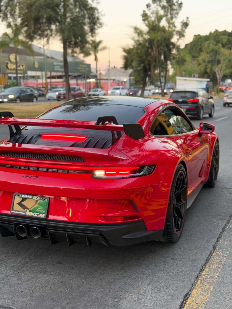 Car image 18