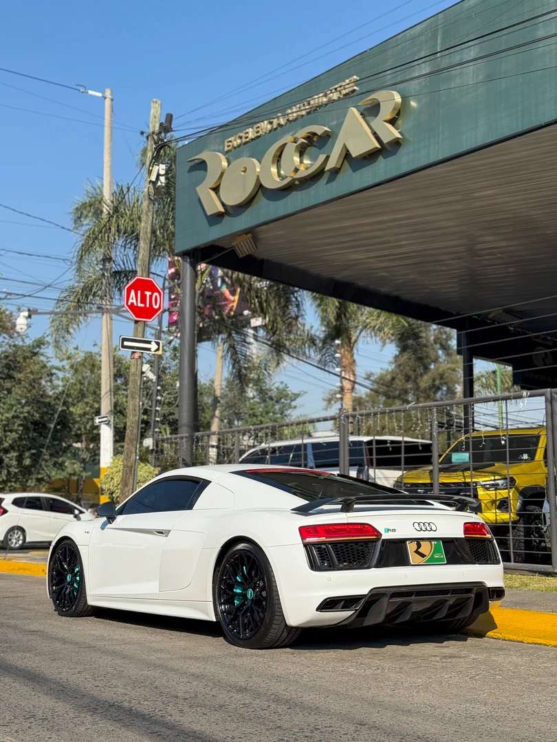 Car image 18
