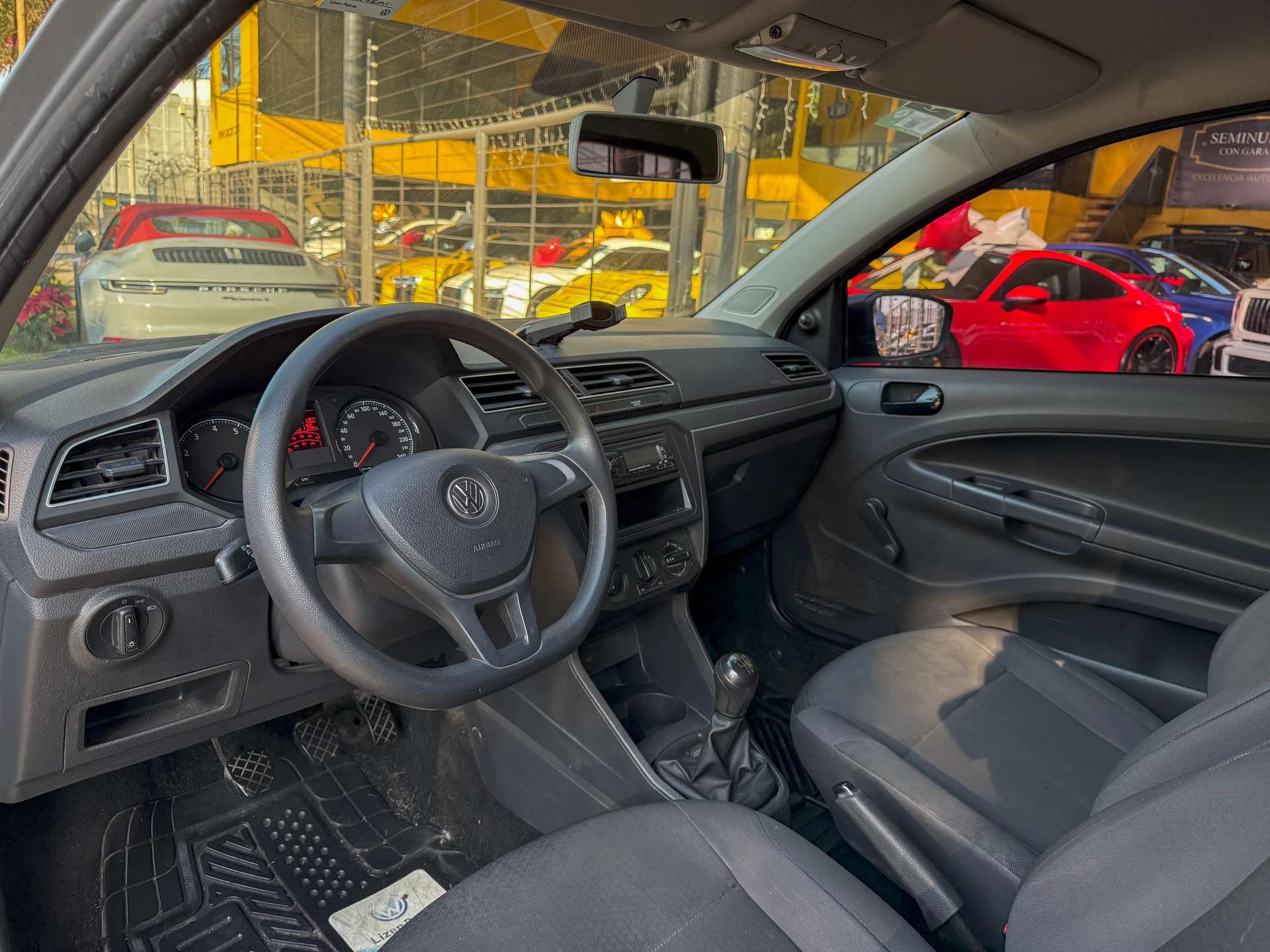 Car image 10