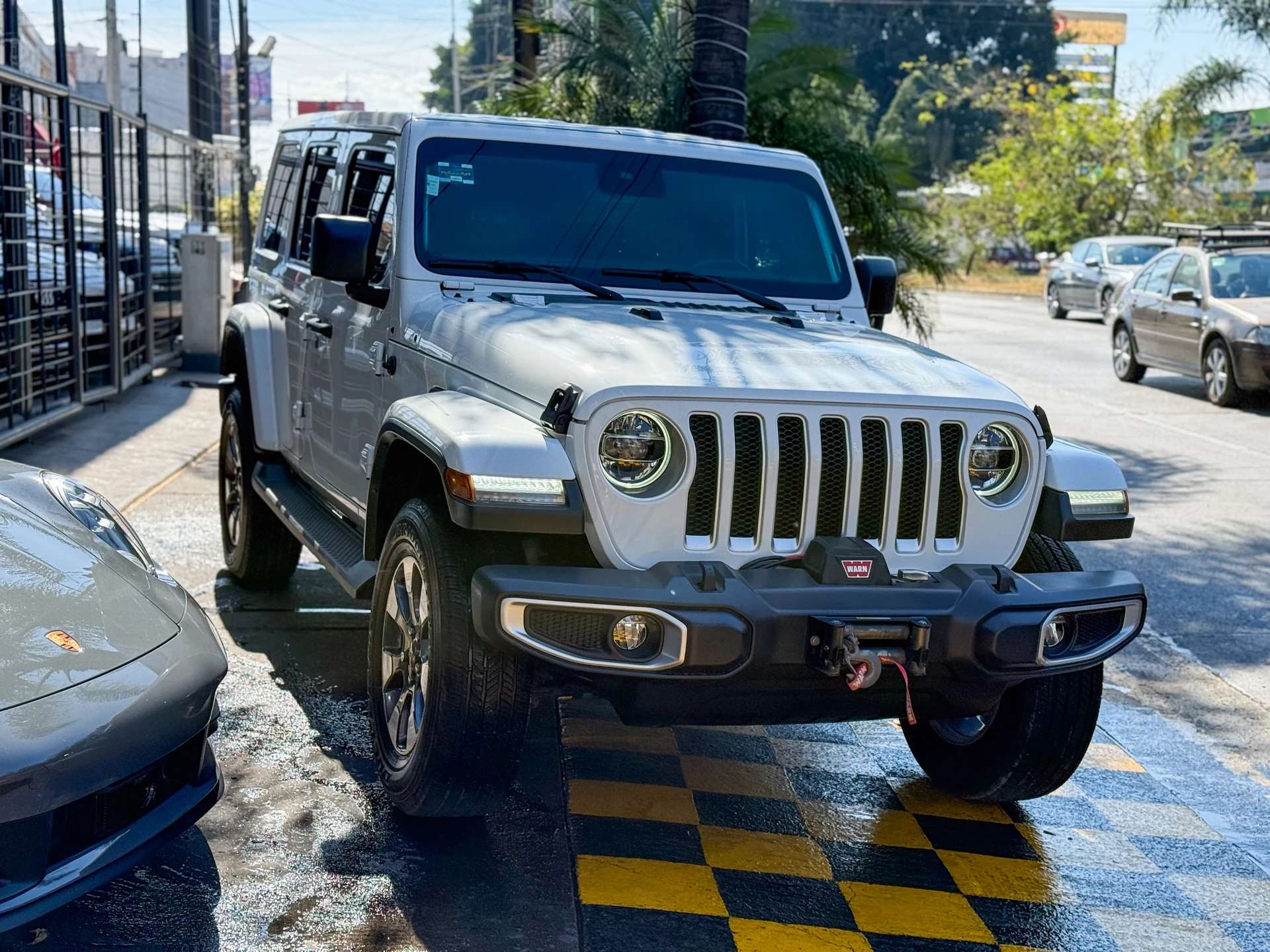 Car image 4