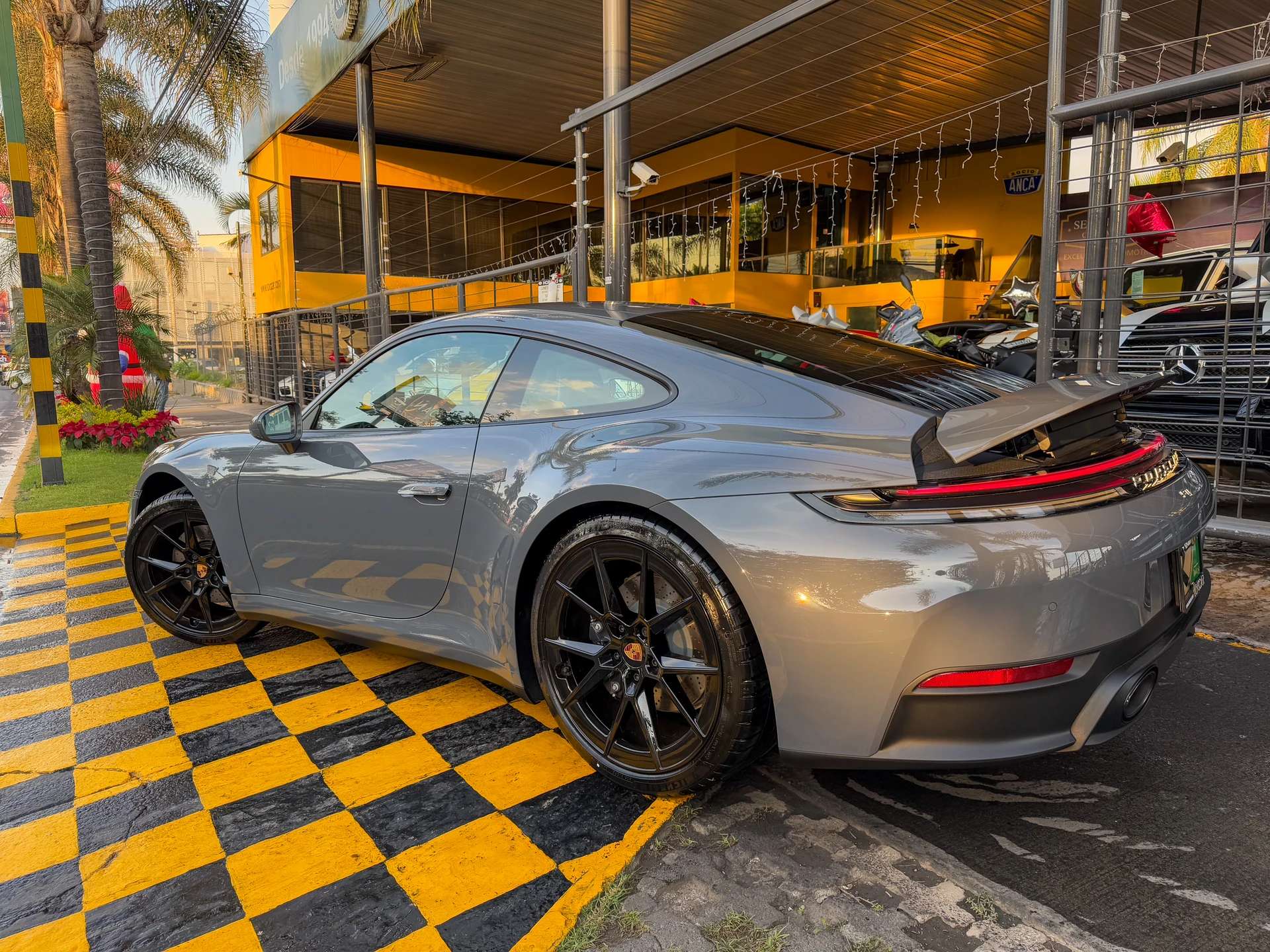 Car image 9