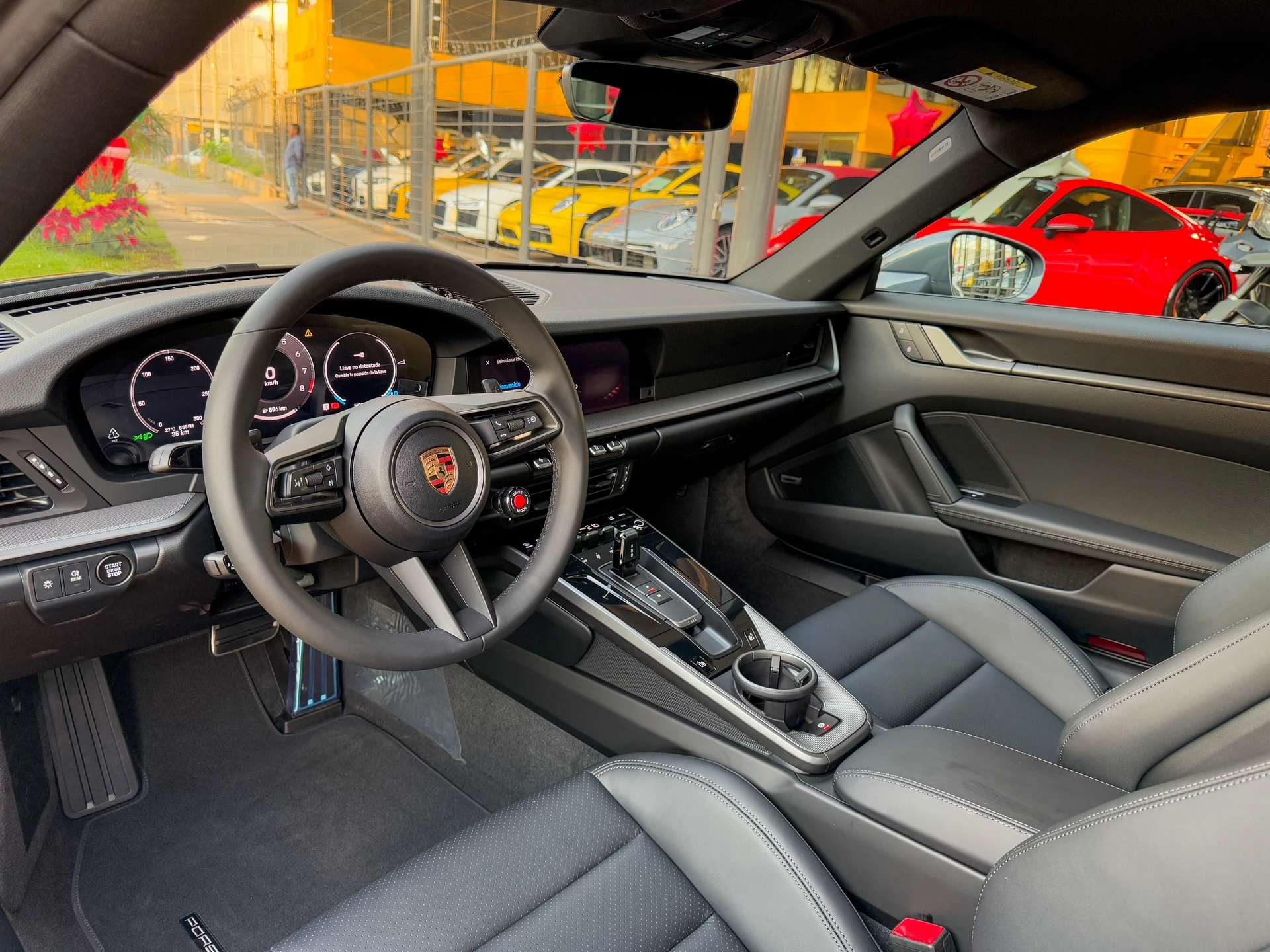 Car image 16