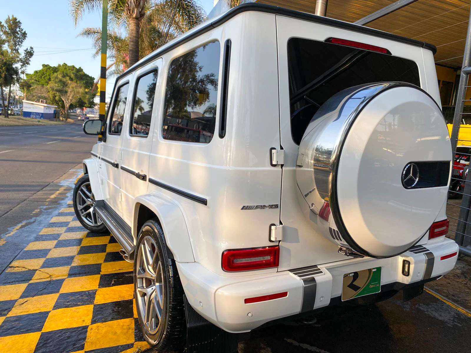 Car image 4