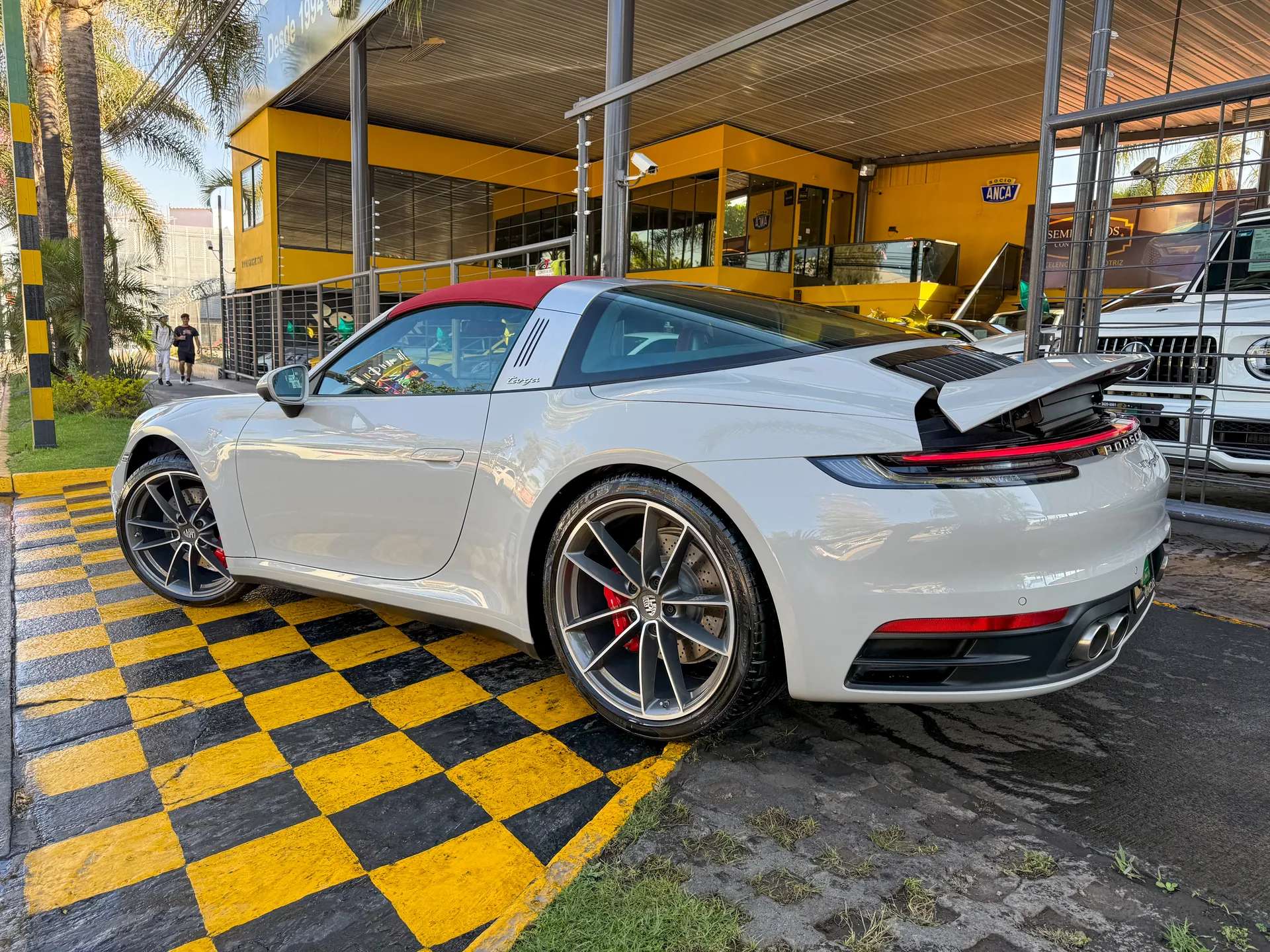 Car image 10