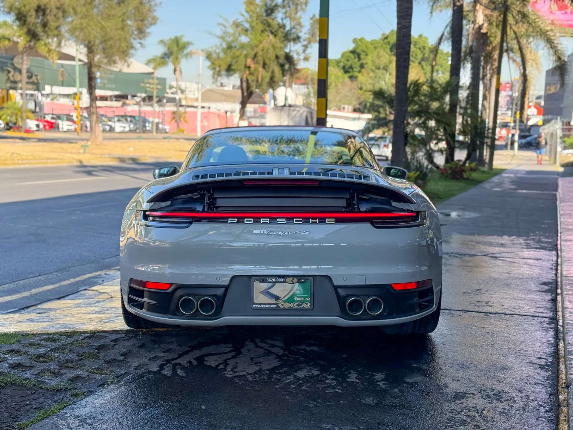 Car image 16