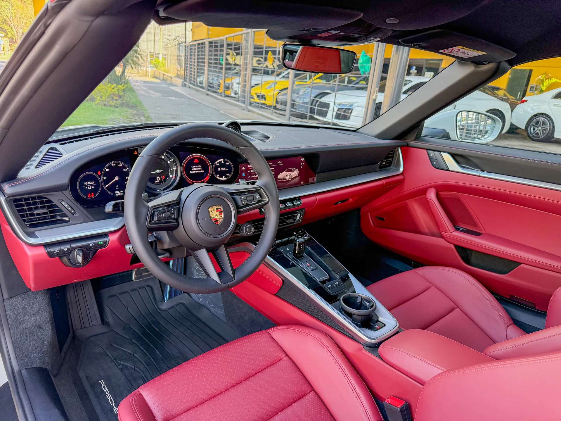 Car image 18
